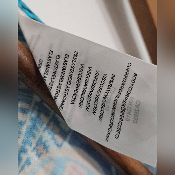 LA BLANCA Neon V-Neck Long Sleeve Cover-Up Tunic - Picture 4 of 6